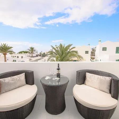 Vista Mar, 1 Bed In Los Pocillos With Seaviews Puerto del Carmen (Lanzarote)